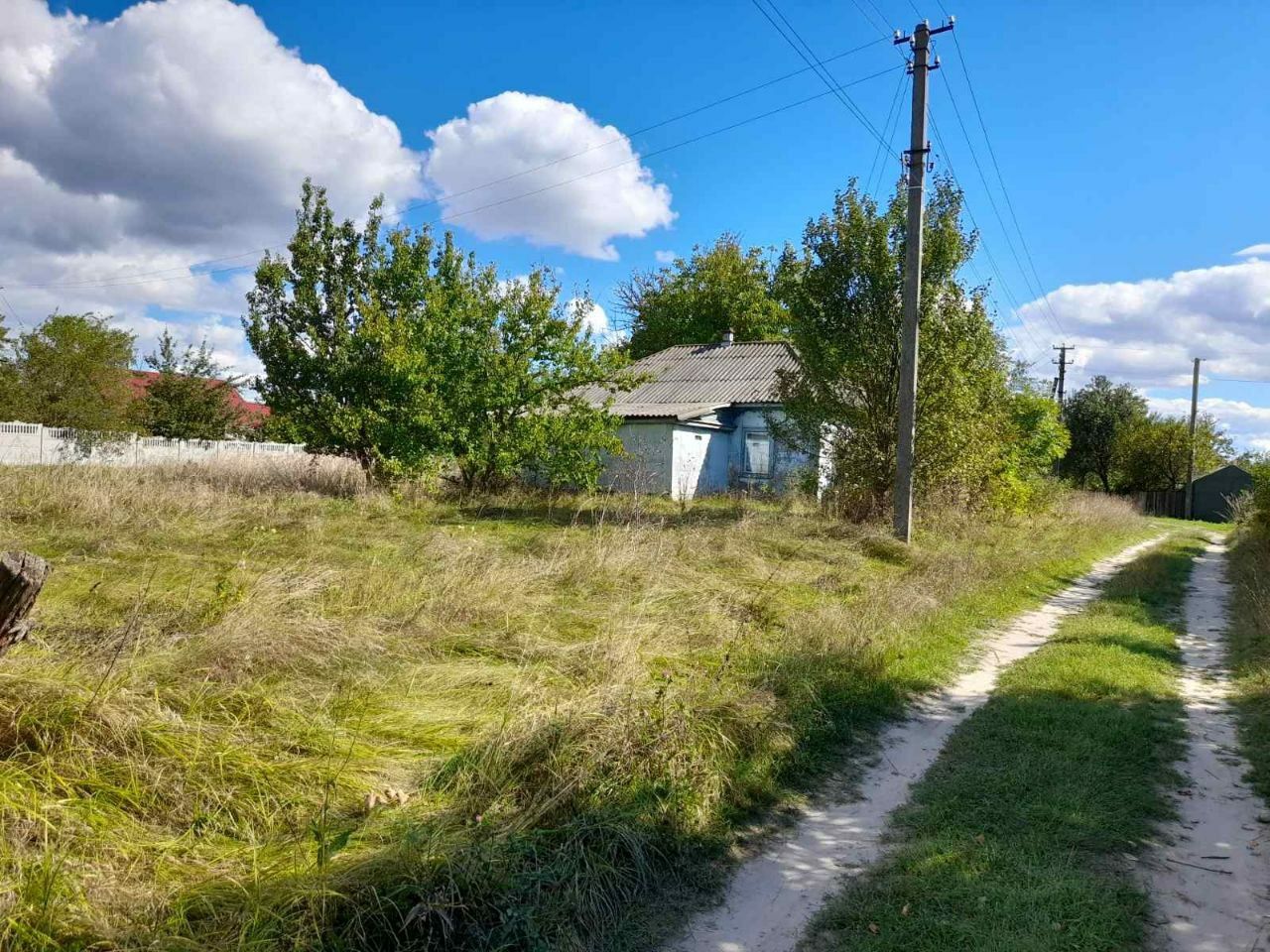 Продається житловий будинок із земельною ділянкою