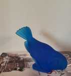 Estatueta de pássaro azul