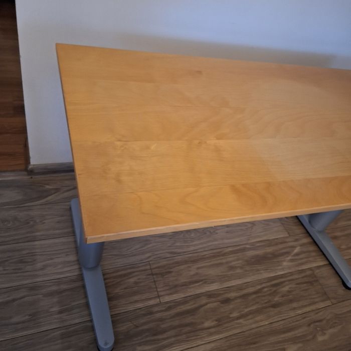 Biurko, stolik w bardzo dobrym stanie