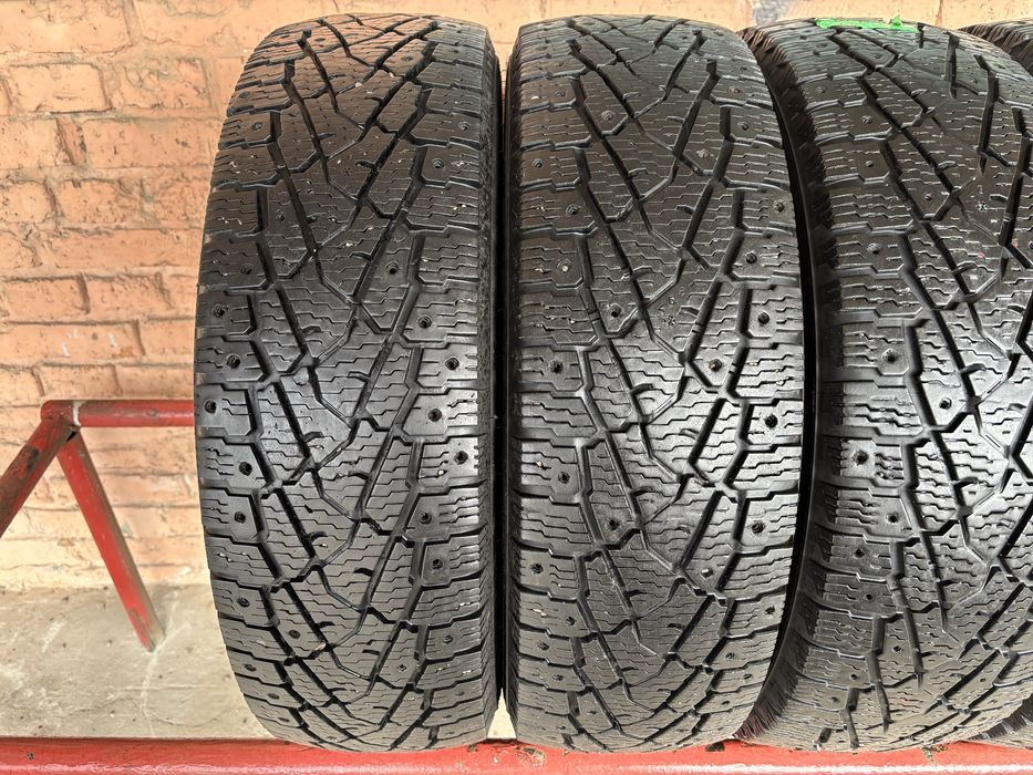 Комплект зимових шин 205/75R16 Nokian