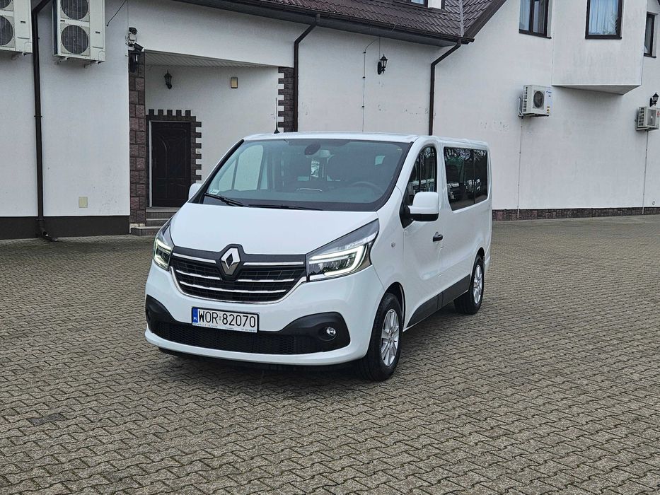 Renault Trafic 9 osób  jak nowy Full FV 23%