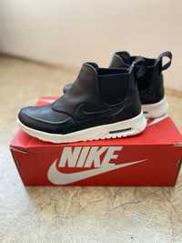 W NIKE AIR MAX Thea mid на 38-39