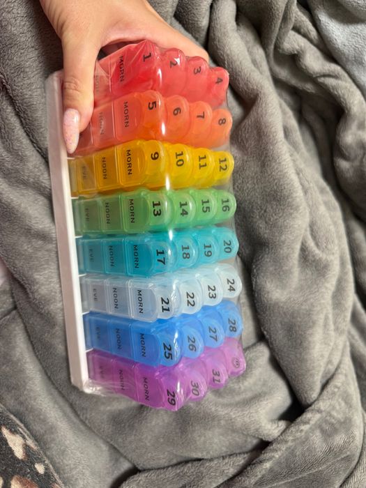 Таблеточница на месяц