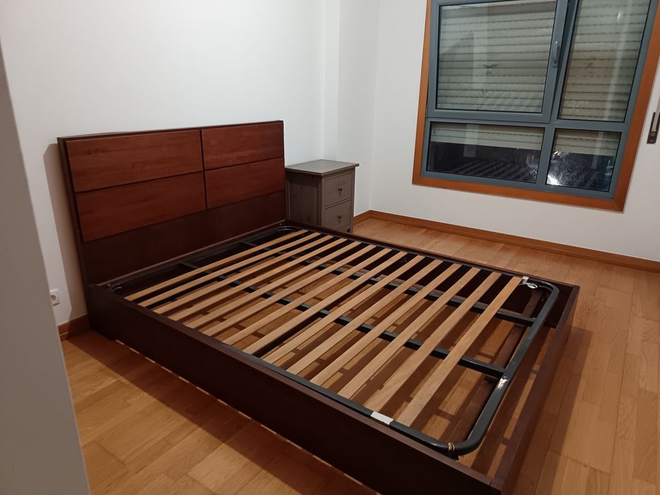 Apartamento T2 em excelente estado. Com varanda e parqueamento