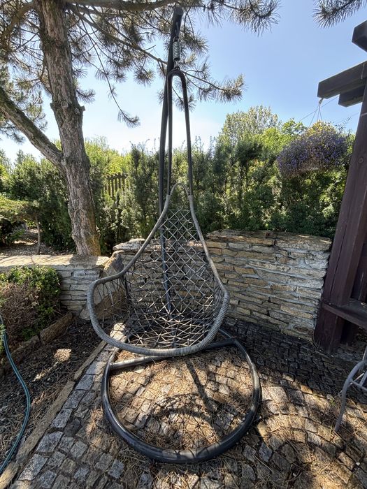 Wiszaca lawka ogrodowa