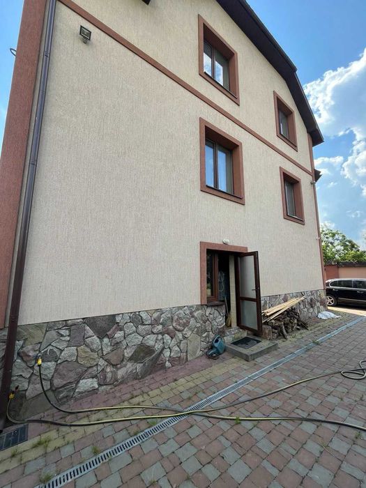 Продається сучасний приватний будинок с. Угринів 252 м2, 10 сот землі