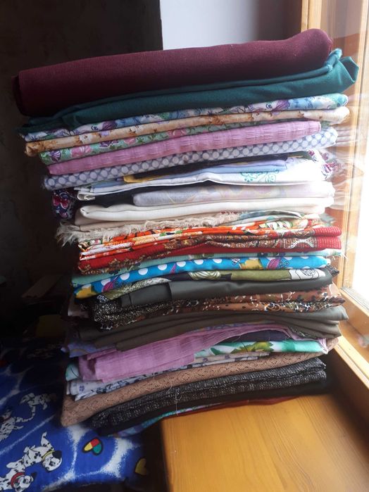 Продам різнокольорові тканини + подарунок