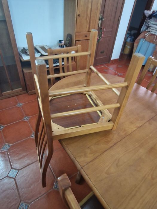 Mesa de Sala de Jantar e Móvel