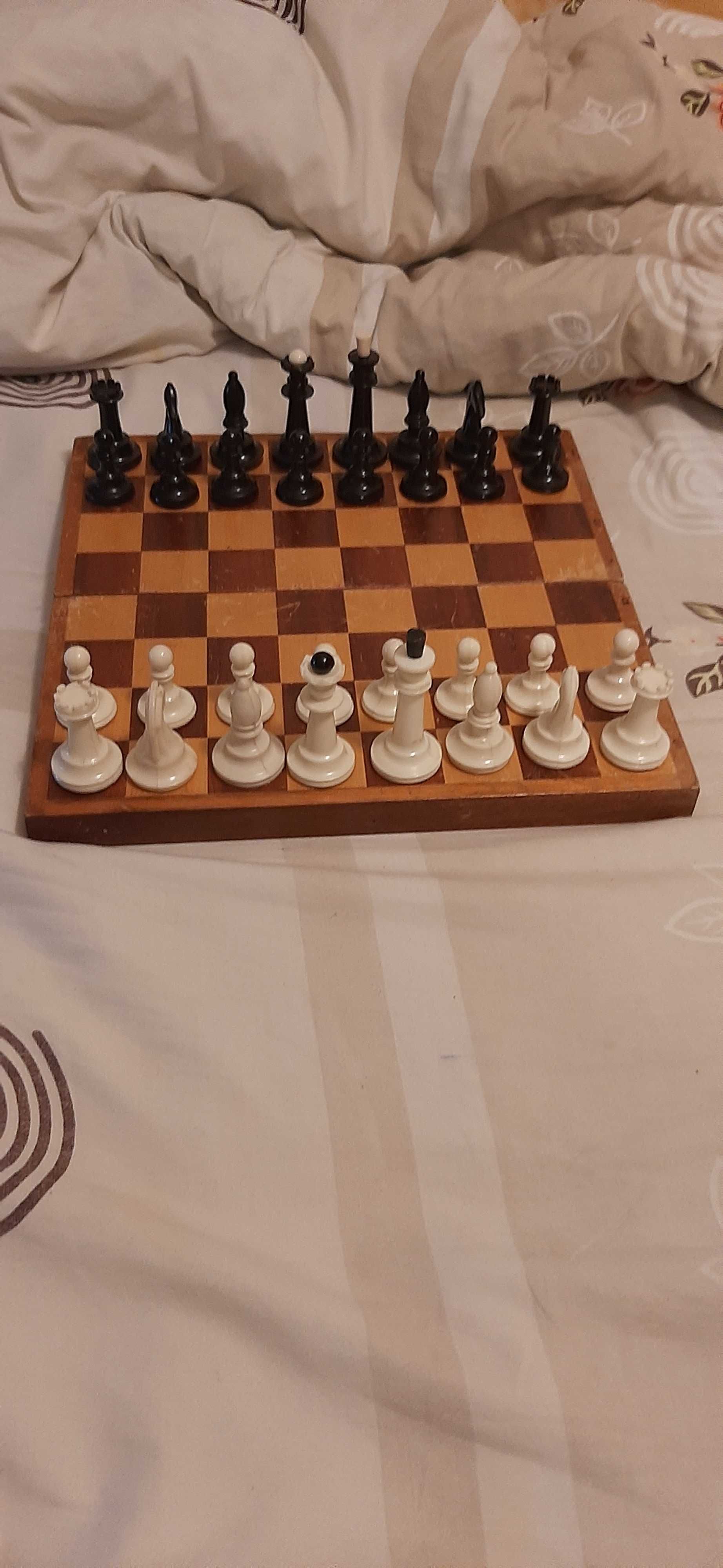 продам шахматы 32 на 32 см раритет