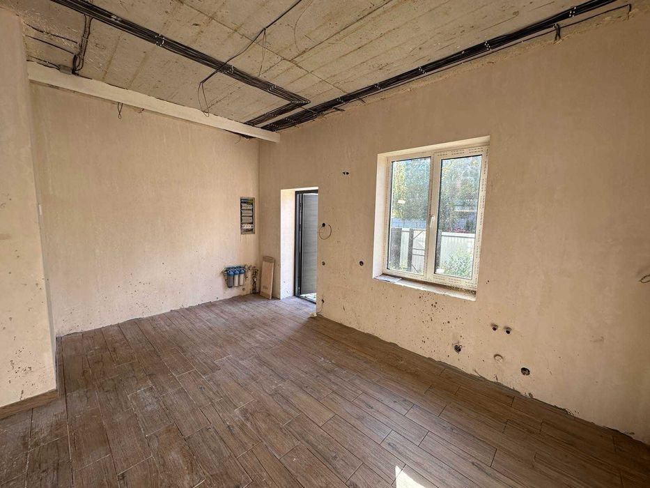 Дуплекс з ремонтом в центрі Ворзеля! Оформлення мінімальне!