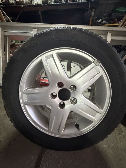 Pneus 215/55 R16 com jante 16