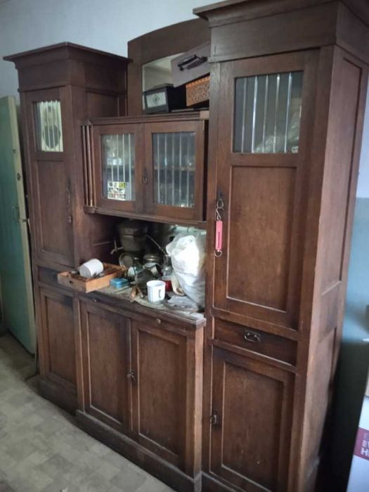 Антикварный сервант буфет дубовый с хрусталем и зеркалами.