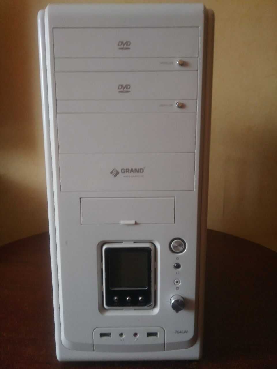 Корпус для компьютера GRAND 704LW  + дисковод ihas122 .