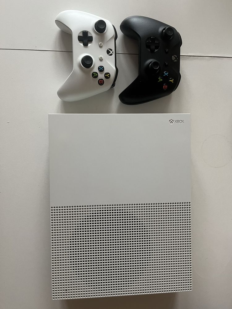 XBOX One S 2 pady