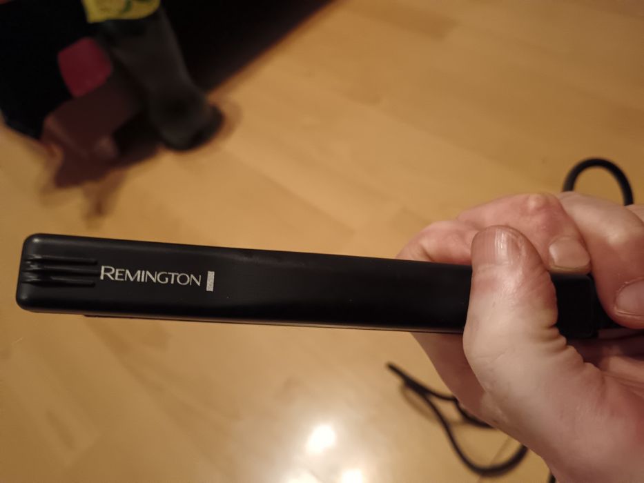 Mini prostownica marki remington