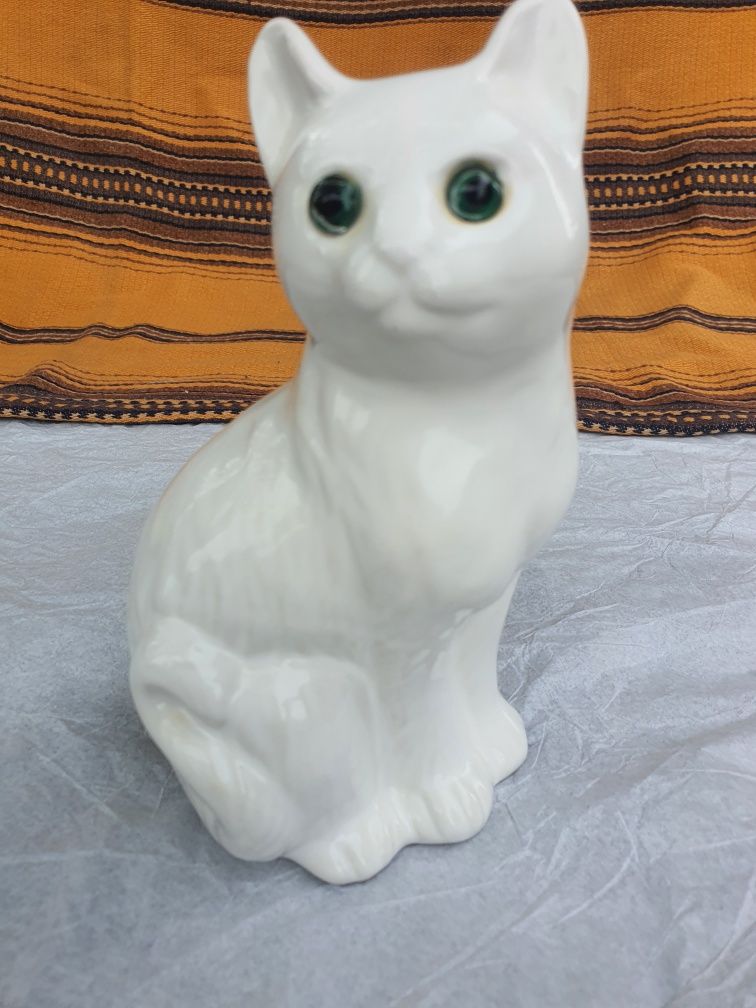 Figurka ceramiczny portugalski kotek.