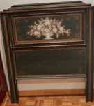 Cabeceira de cama e cabide pintado à mao