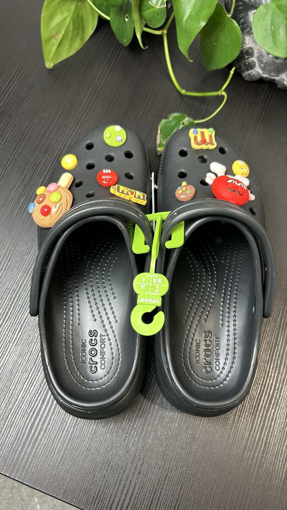 Crocs Megacrush Jibbitz M&Ms