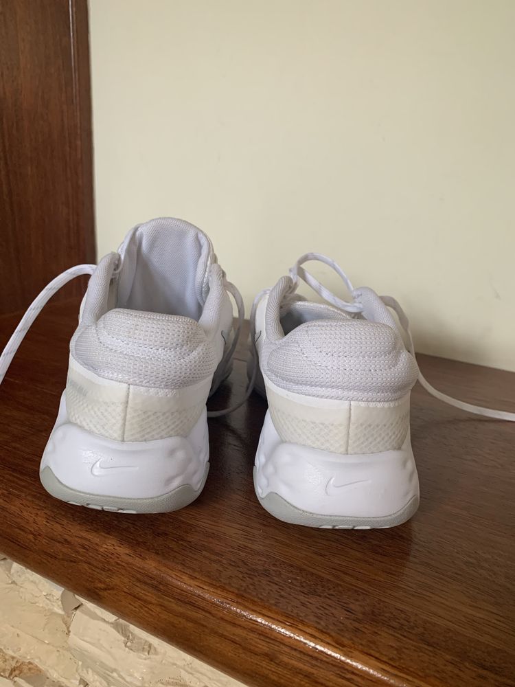 Buty nike renew 40