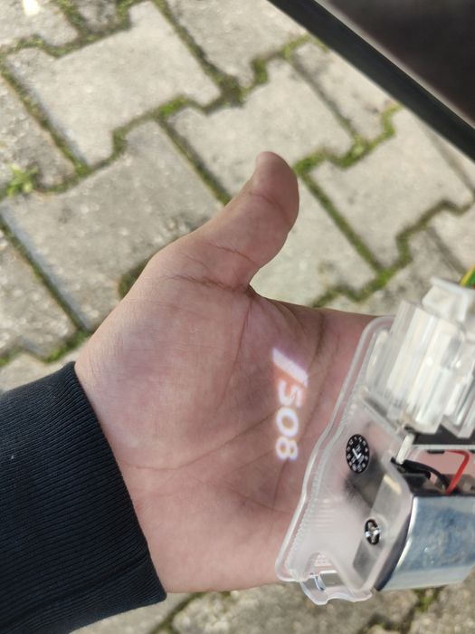 Luzes para as portas (Peugeot 508)