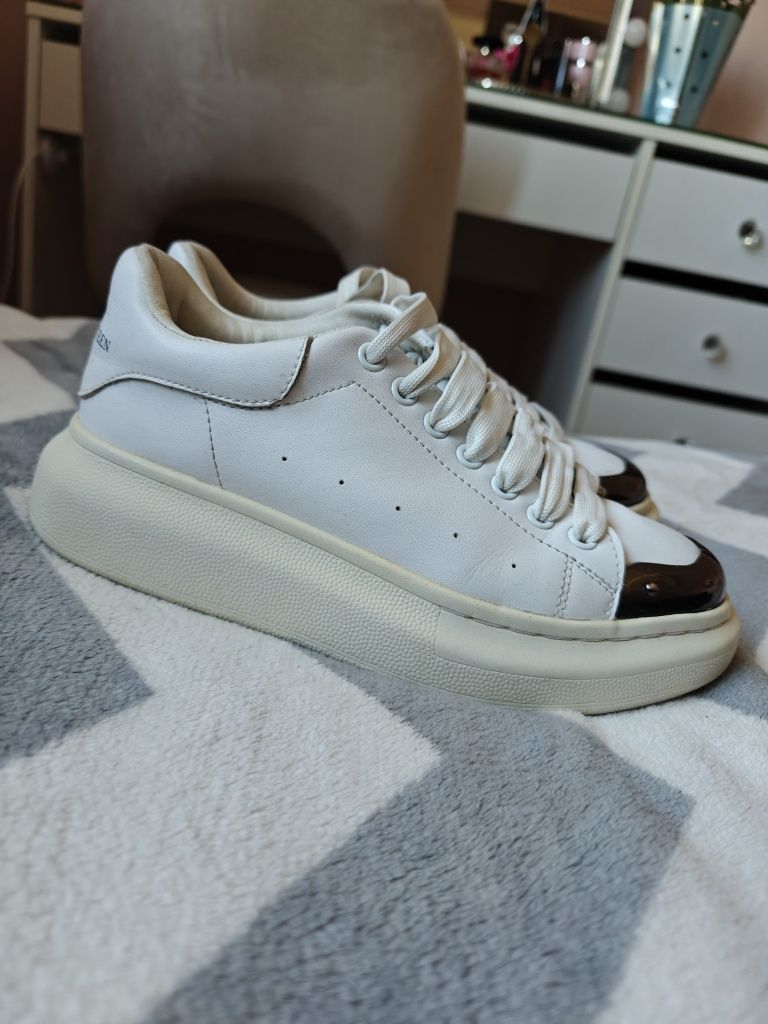 Alexander McQueen sneakersy skórzane skóra naturalna białe 36