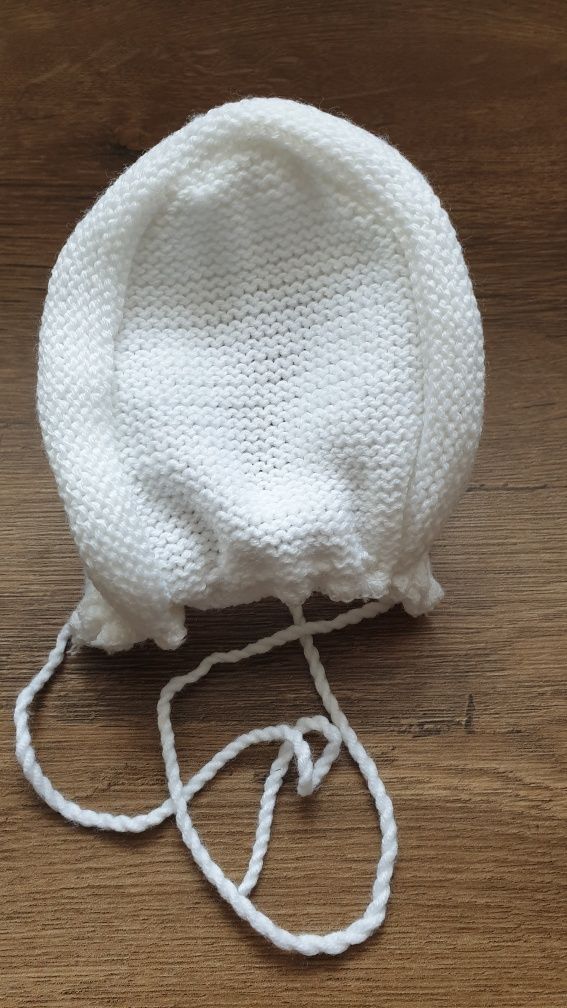 Biała czapeczka na roczek lub chrzest