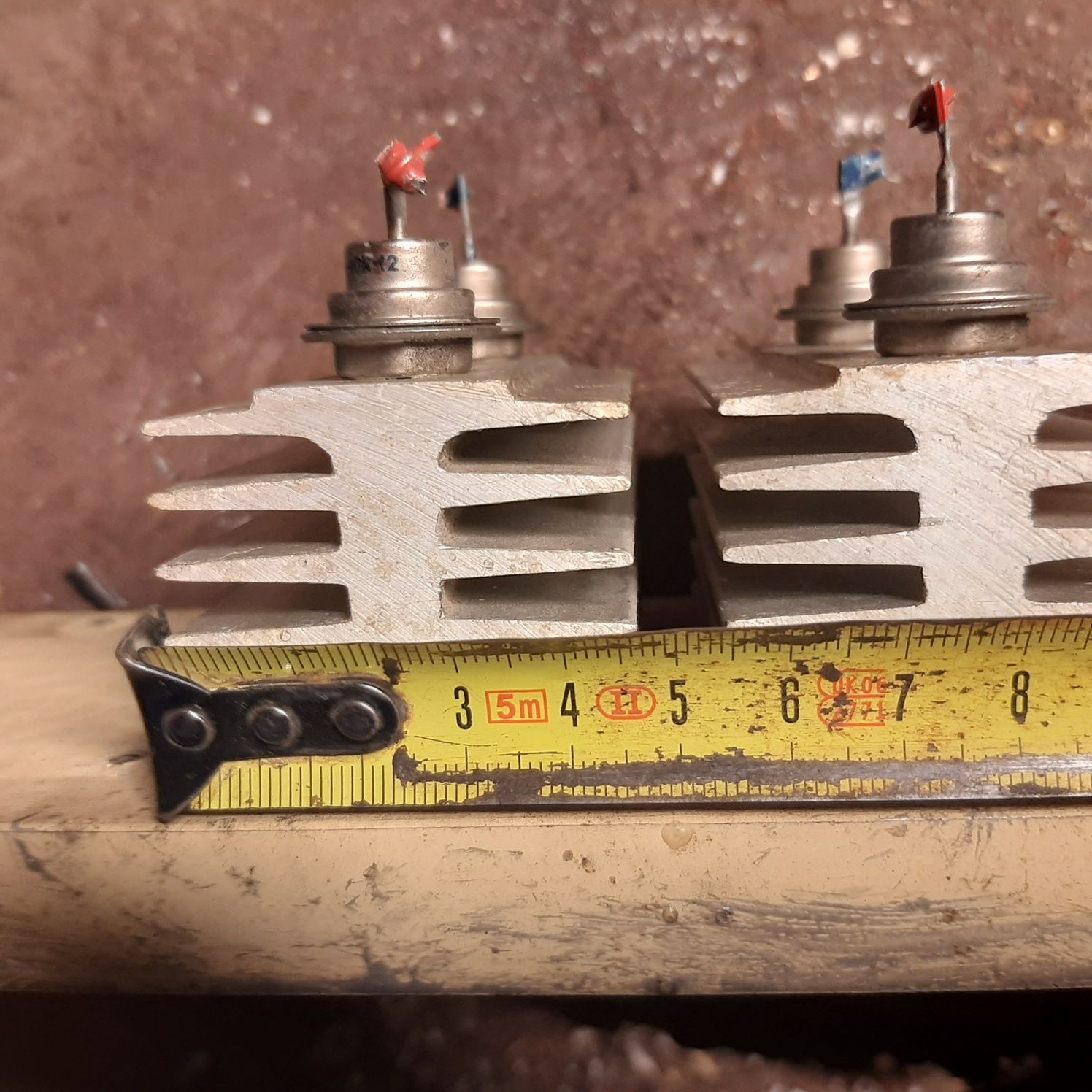 Diody D01-10-12 i D01-10R-12 z radiatorami