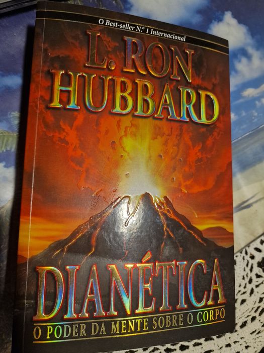 Livro Dianética de L. Ron Hubbard
Best seller, quase 700 página