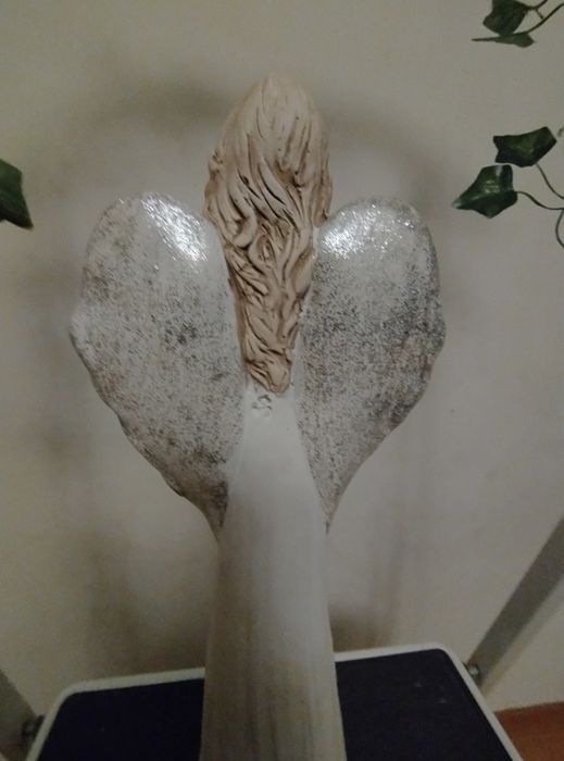 Aniołek porcelanowy