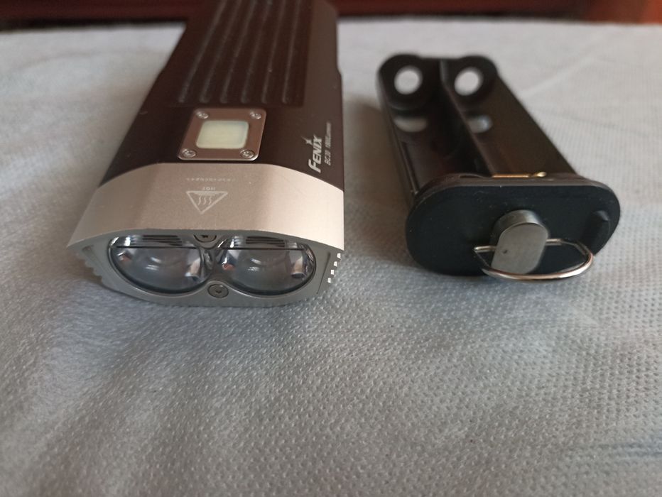 Продам велофару Fenix bc 30