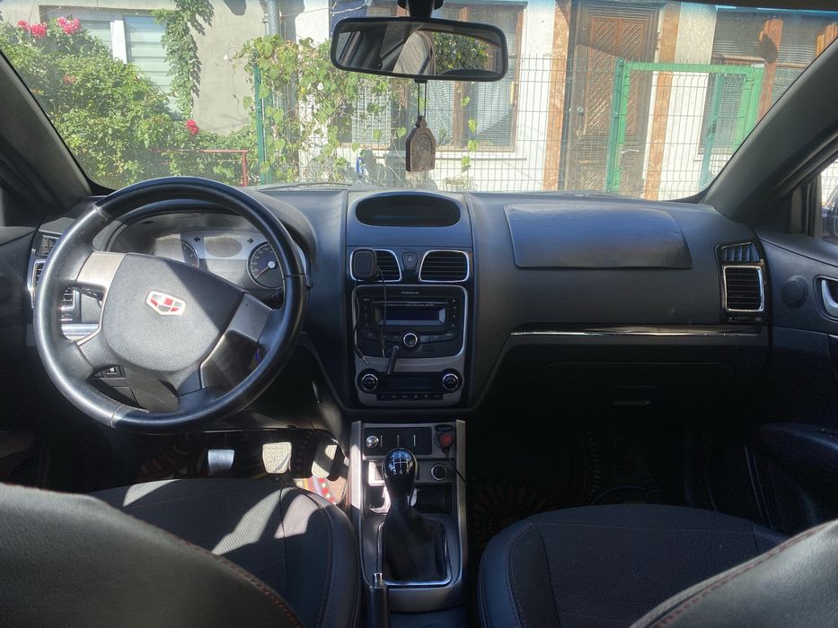 Geely emgrand 7.