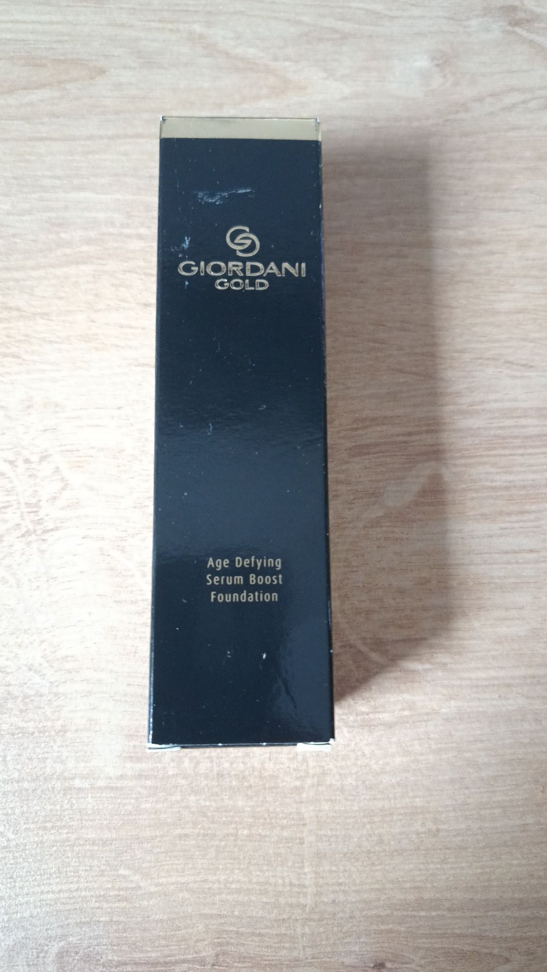 Podkład odmładzający na bazie serum Giordani Gold
