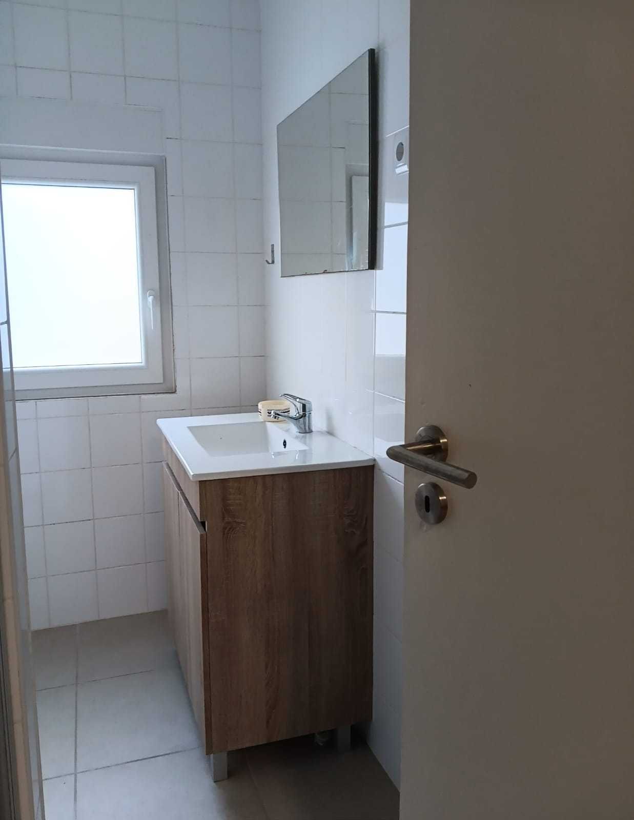 Casa com 3 quartos e 1 casa de banho - Valor da renda NEGOCIÁVEL