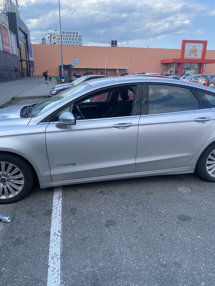 Ford Fusion Hybrid 2015