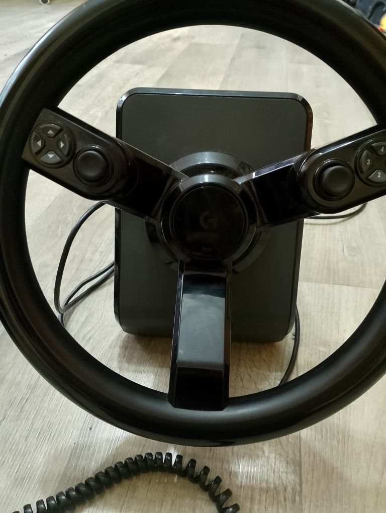 Sprzedam kierownicę Logitech siatek w bardzo dobrym stanie