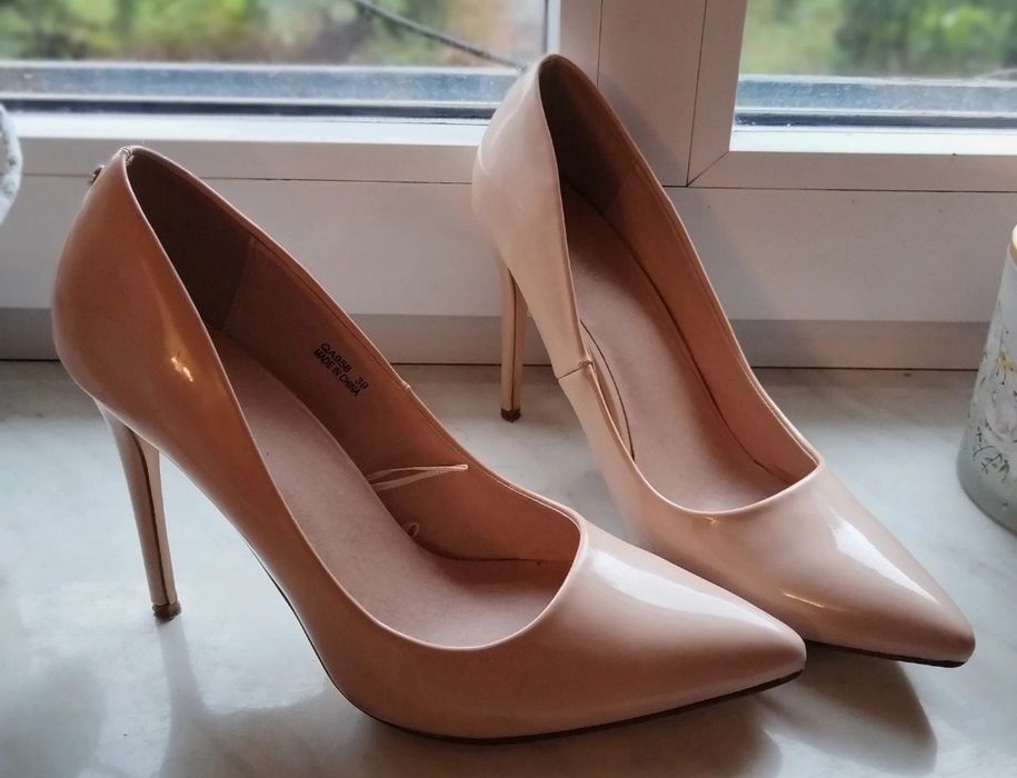 Czółenka szpilki nude rozm 39 Reserved