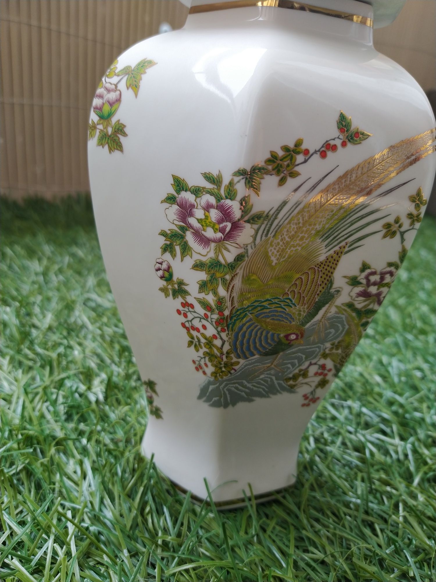 Peça decorativa em porcelana