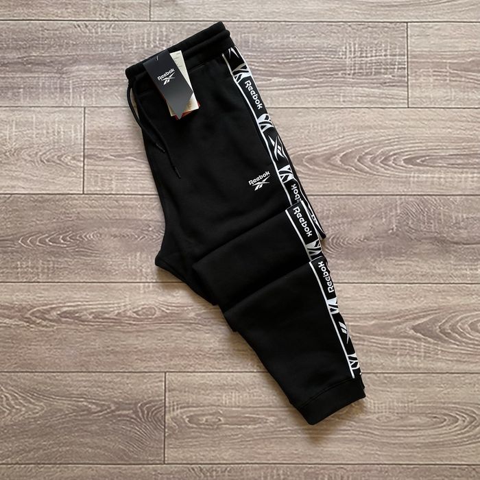 Спортивные штаны Reebok лампасы