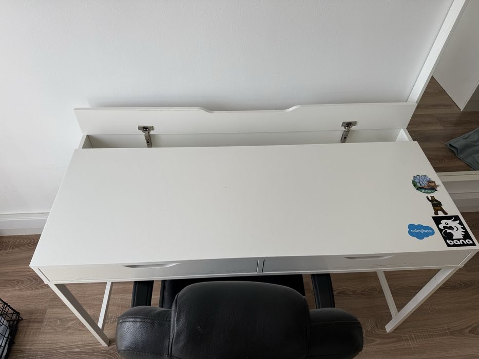 Vendo secretaria + cadeira