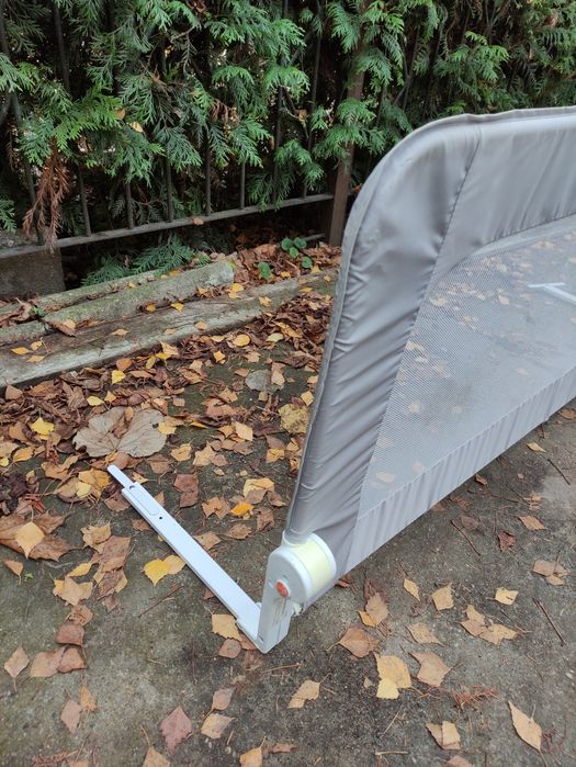 Osłona, barierka zabezpieczająca na łóżko dla dziecka