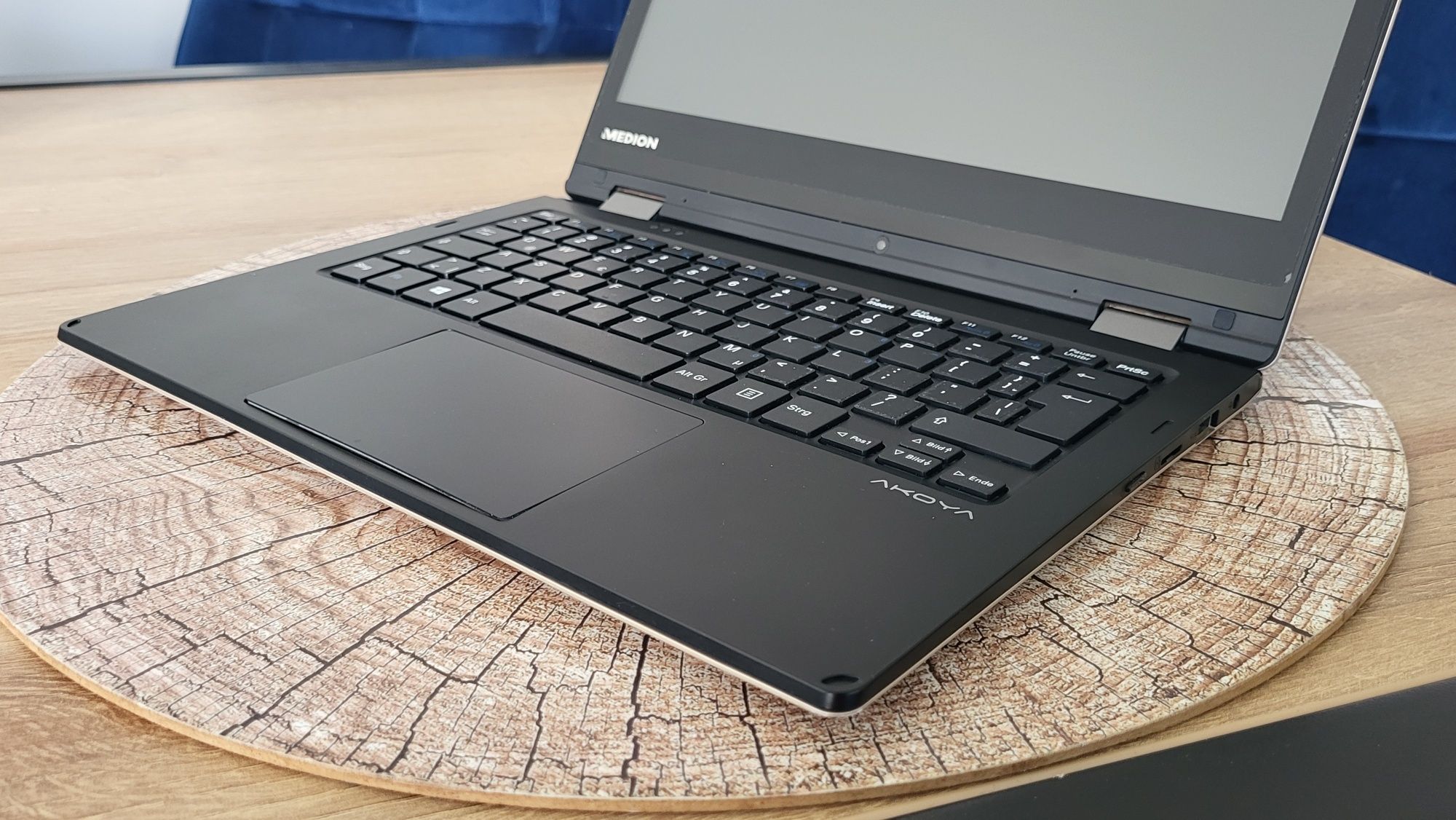 Laptop Medion Akyoya e2218t (md 60200) / uszkodzone ładowanie