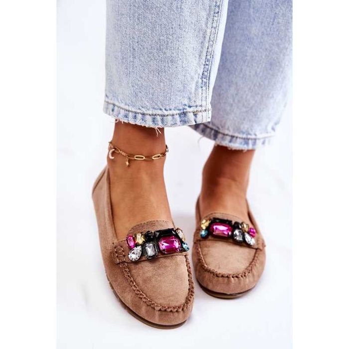 Beżowe mokasyny z kolorowymi kryształami 39