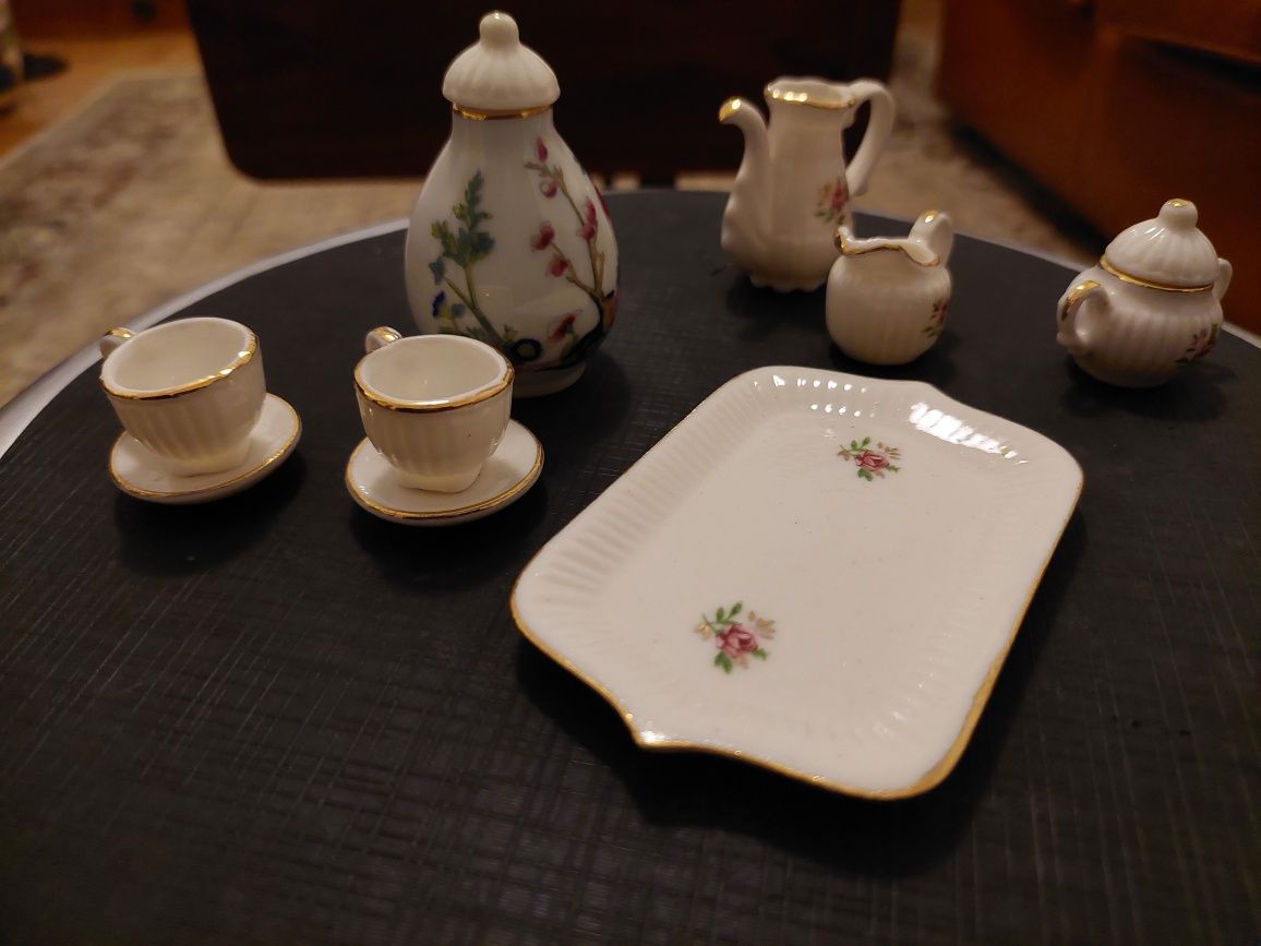 Louças em miniatura