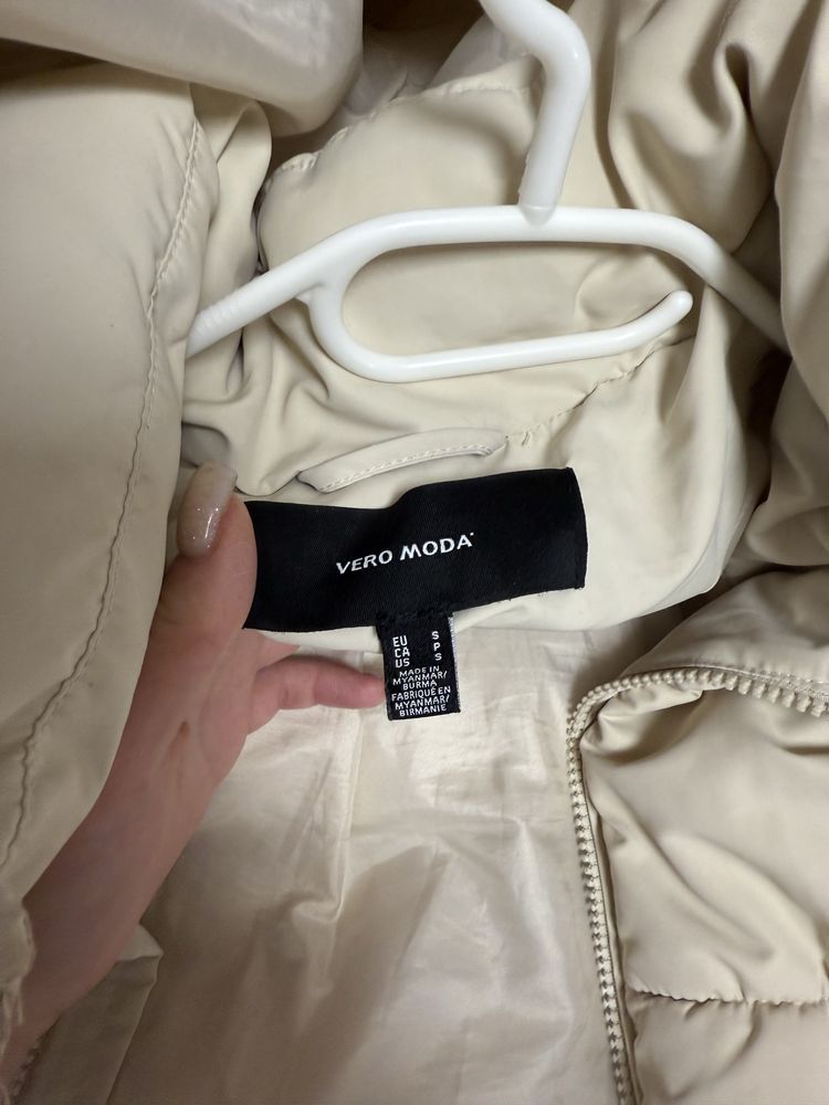 Пуховик бренда Vero Moda