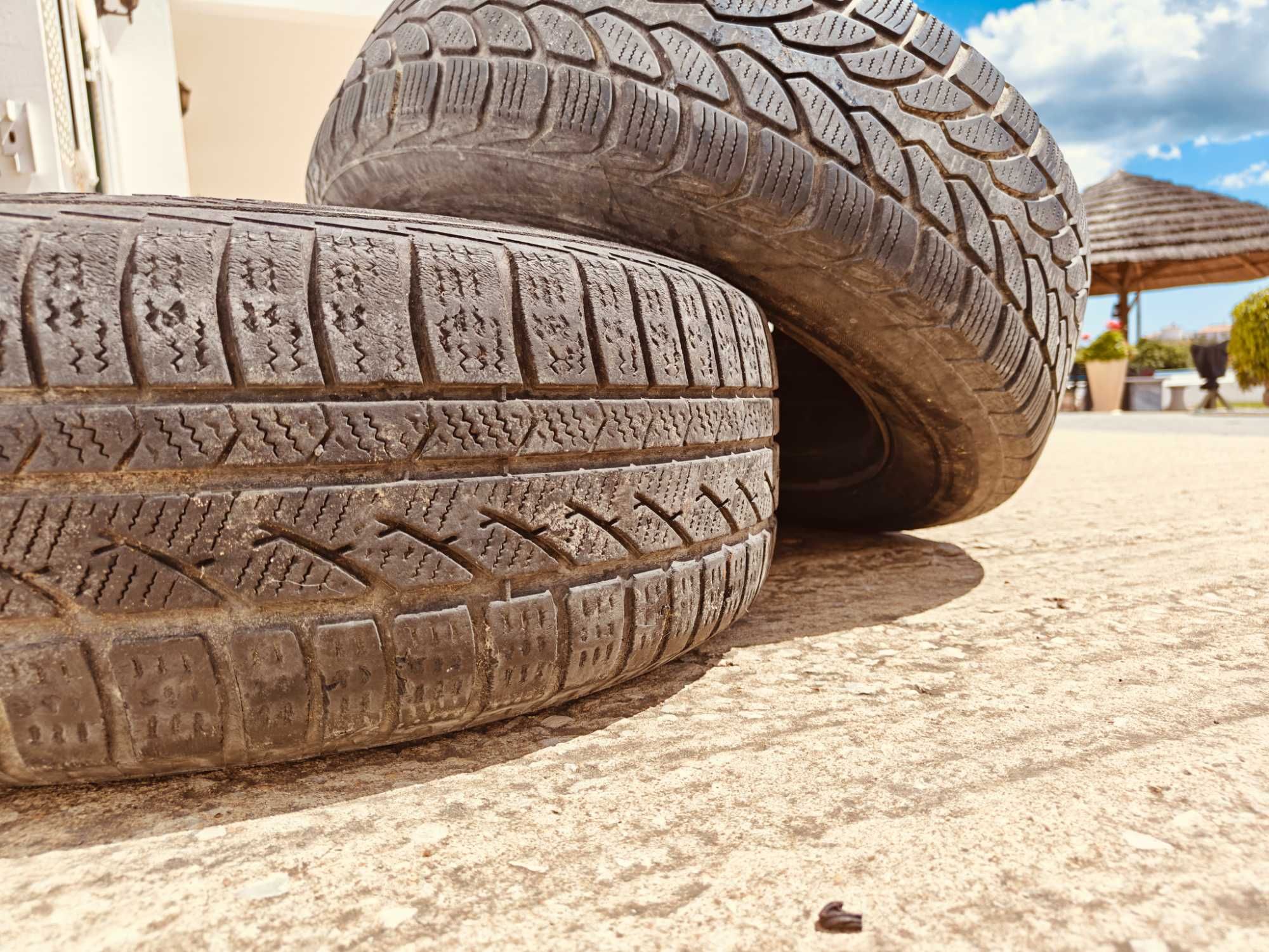 Jantes de ferro com pneus 195/65 R 15 de Inverno