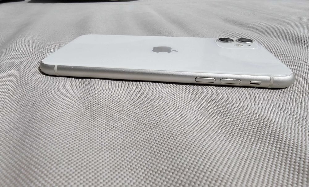 Iphone 11 com 128GB. 74% Bateria. Excelente estado. Tudo de origem