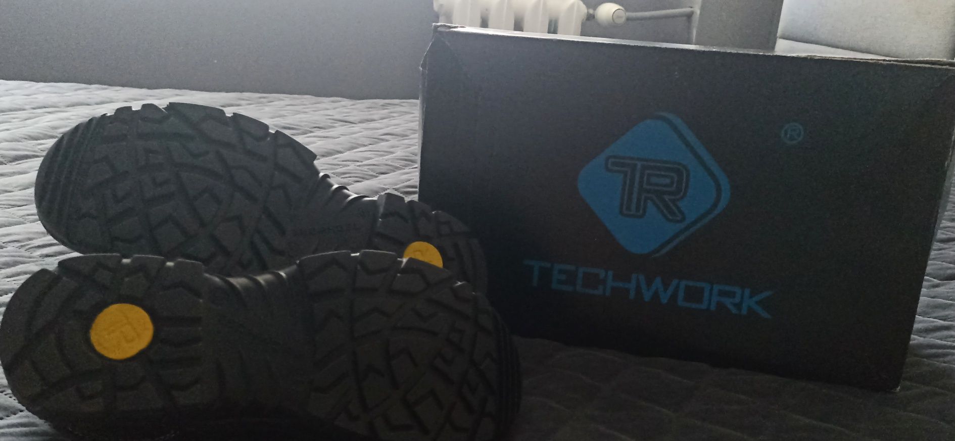 Buty robocze 38 , z blachą , nowe.
