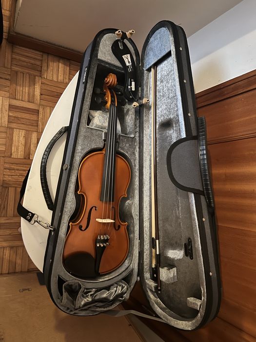 Vilono 4/4 Yamaha com estojo e arco em perfeito estado