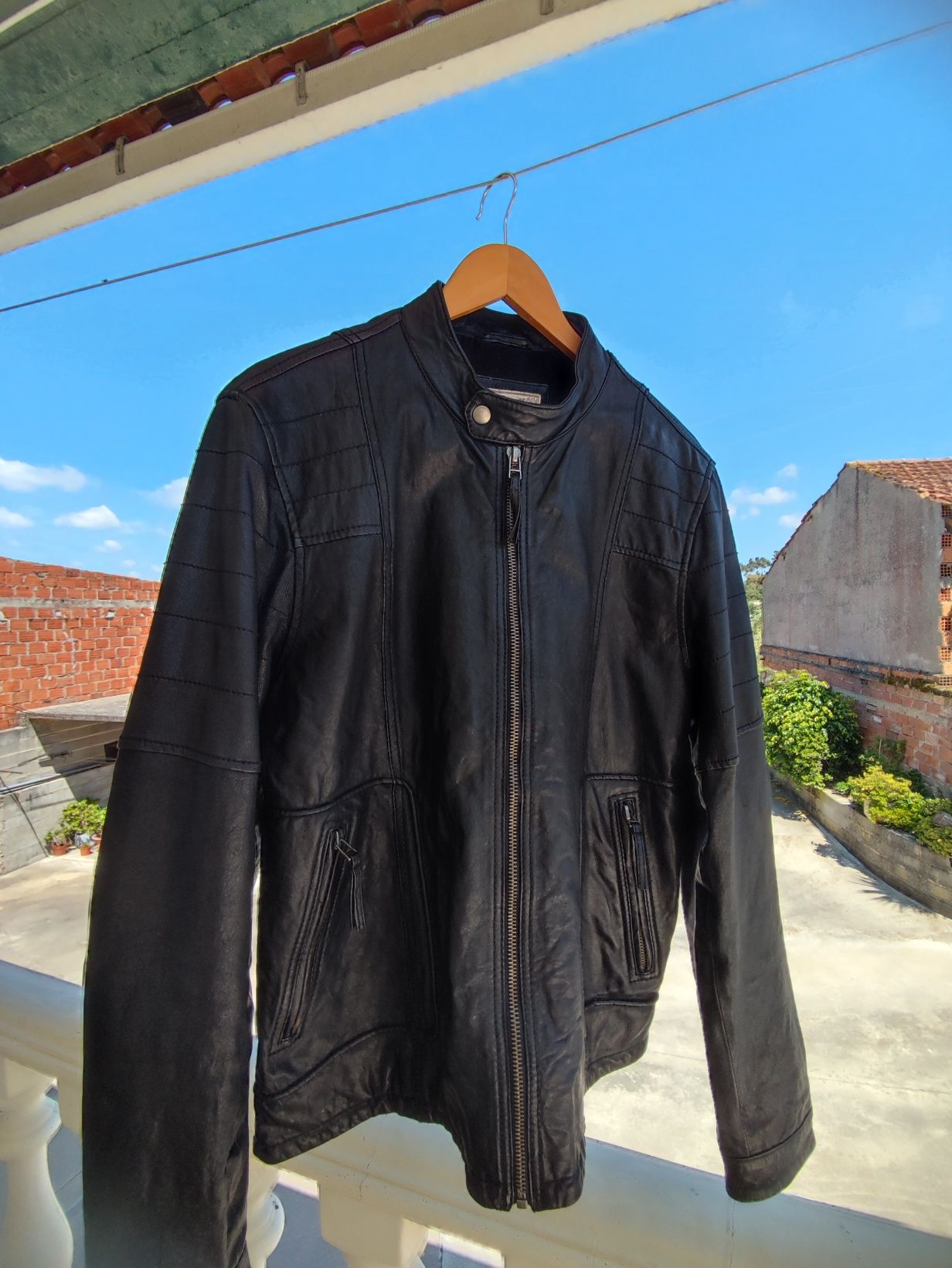 Blusão em pele preto