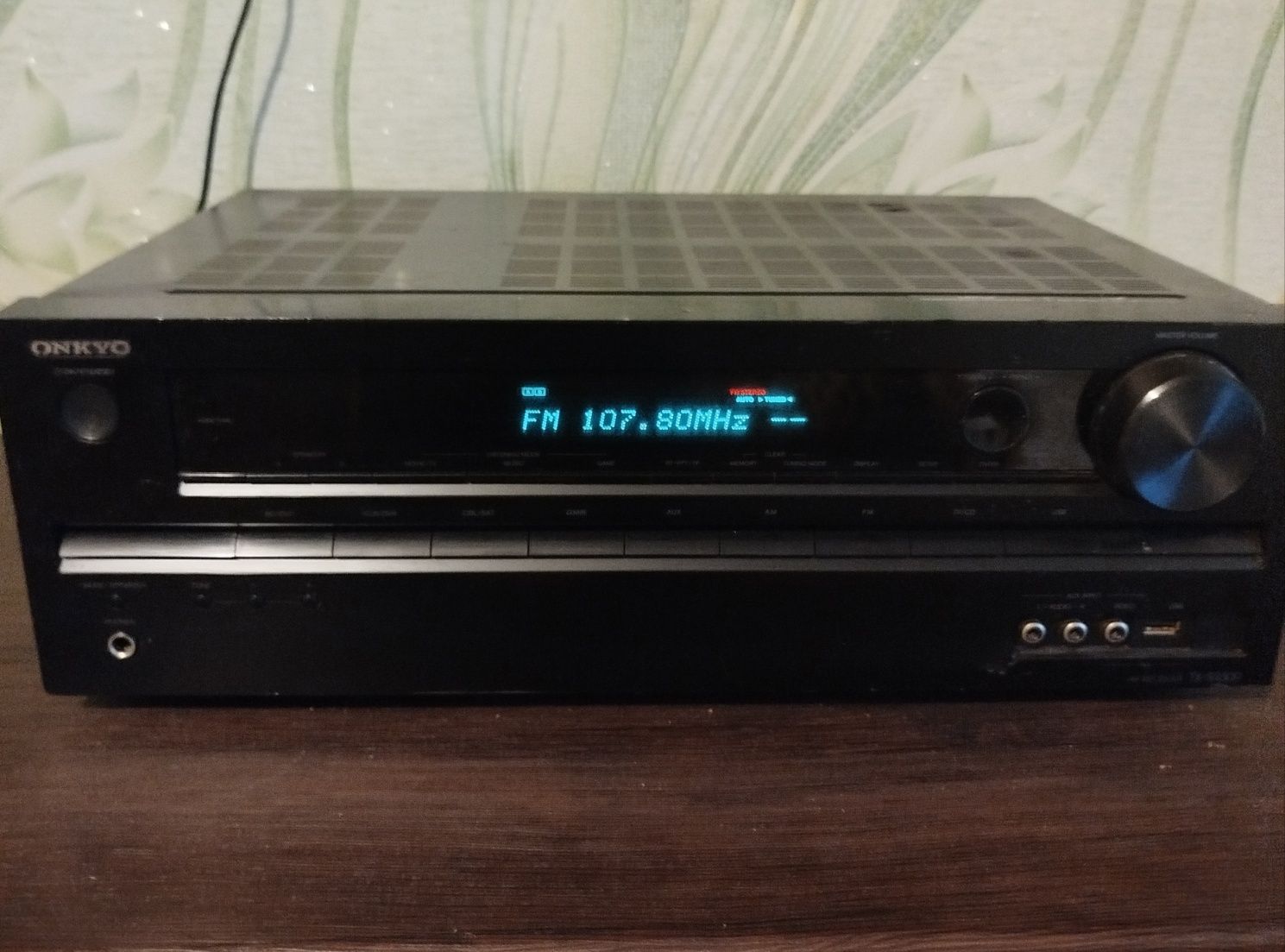 AV ресивер Onkyo с проблемой.